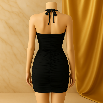 Kurzes Sommerkleid mit Ausschnitt