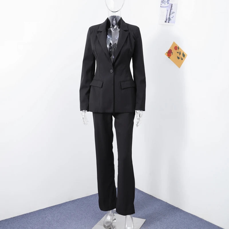 Schicker Damen-Anzug